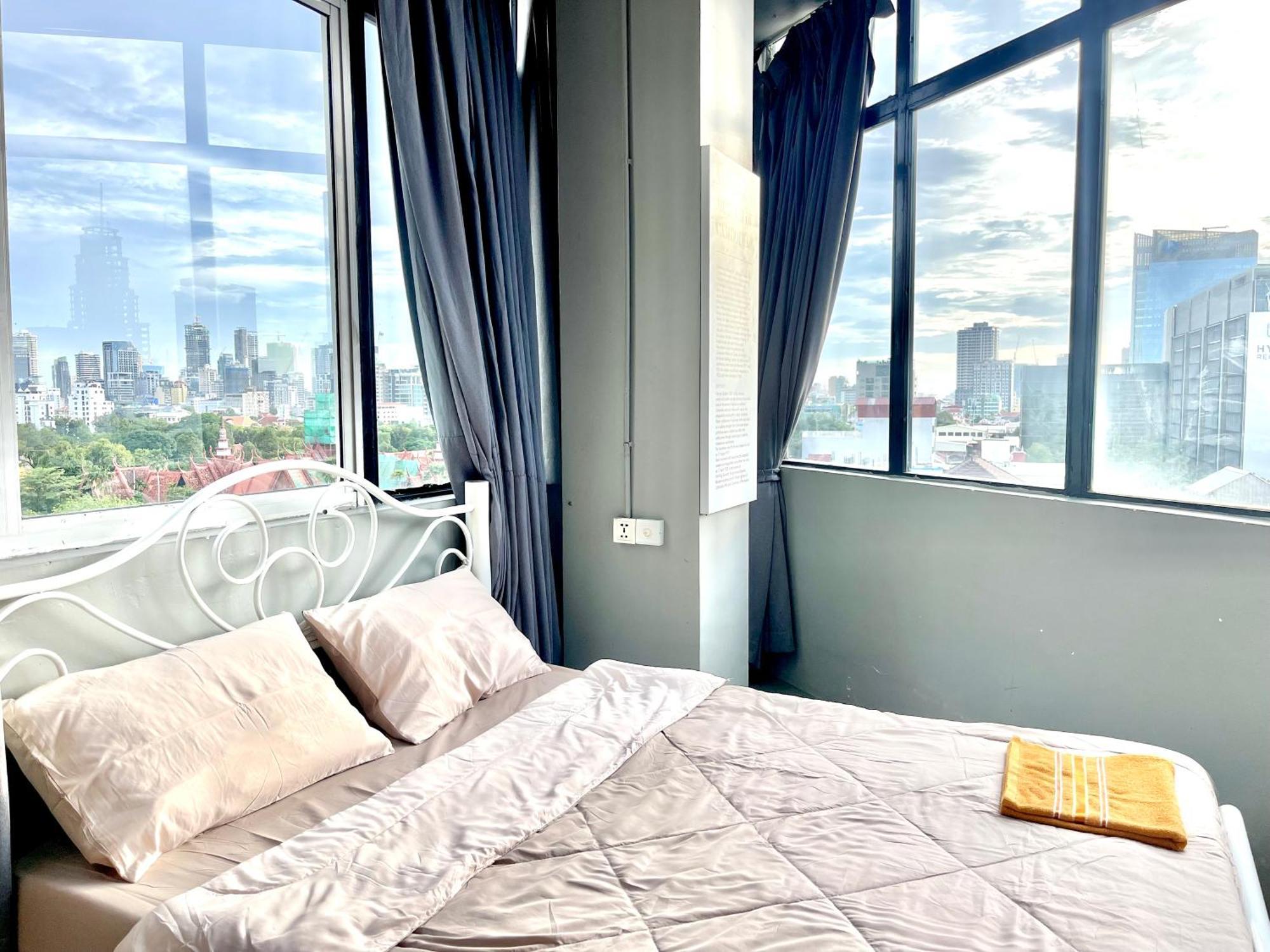 Sky Apartments Riverside - 50M To Royal Palace Phnom Penh Exterior photo