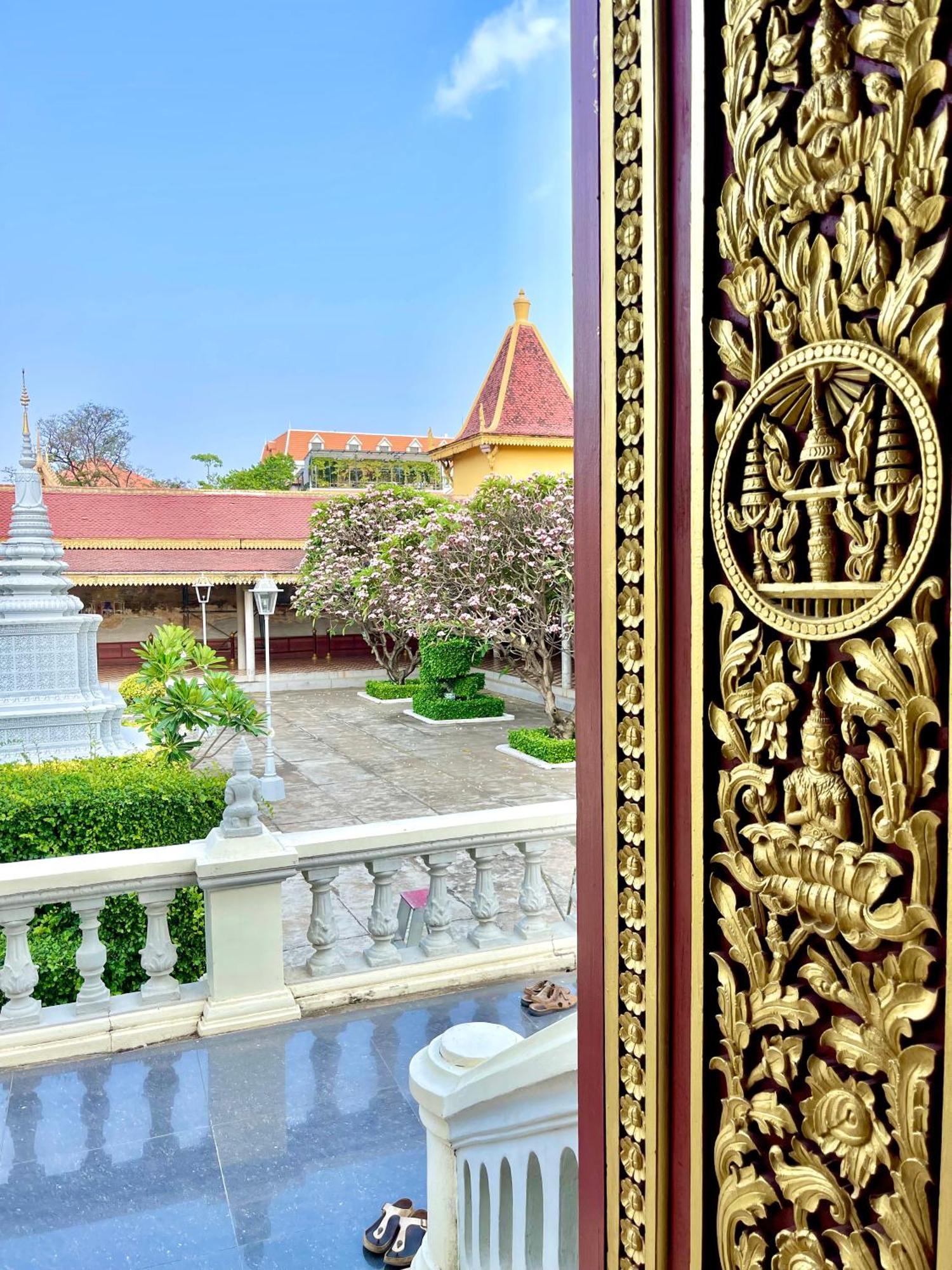 Sky Apartments Riverside - 50M To Royal Palace Phnom Penh Exterior photo