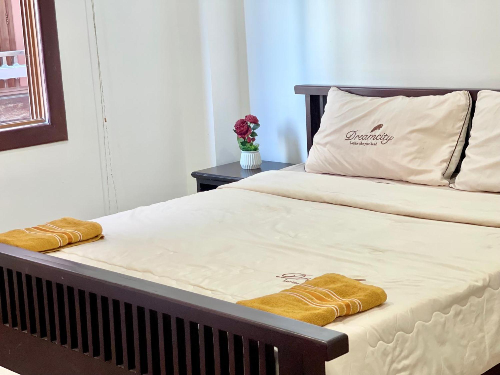 Sky Apartments Riverside - 50M To Royal Palace Phnom Penh Exterior photo