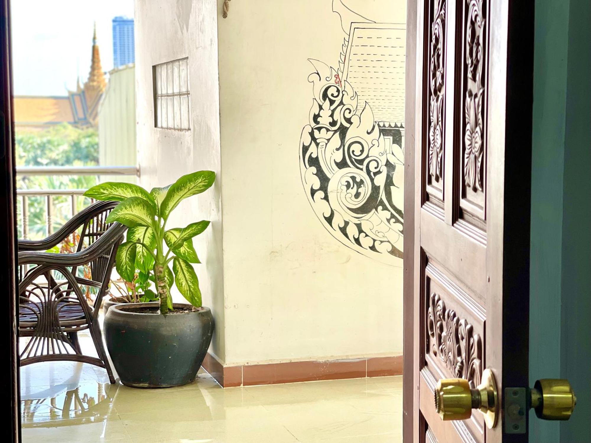 Sky Apartments Riverside - 50M To Royal Palace Phnom Penh Exterior photo