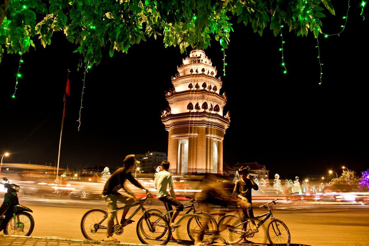 Sky Apartments Riverside - 50M To Royal Palace Phnom Penh Exterior photo