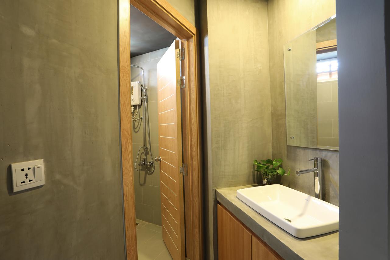 Sky Apartments Riverside - 50M To Royal Palace Phnom Penh Exterior photo