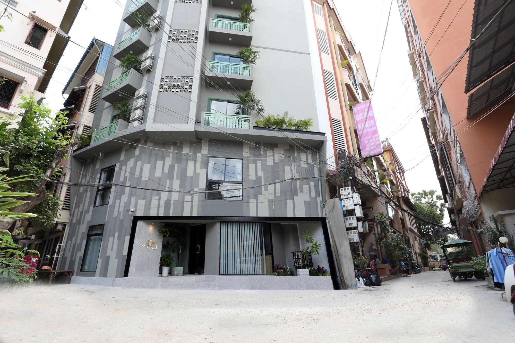 Sky Apartments Riverside - 50M To Royal Palace Phnom Penh Exterior photo