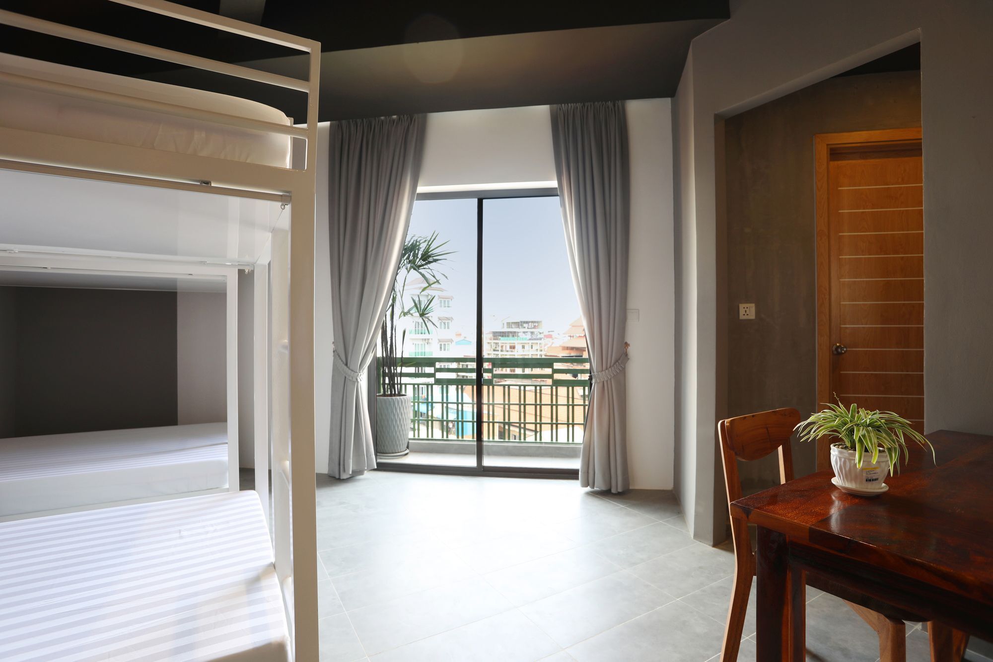 Sky Apartments Riverside - 50M To Royal Palace Phnom Penh Exterior photo