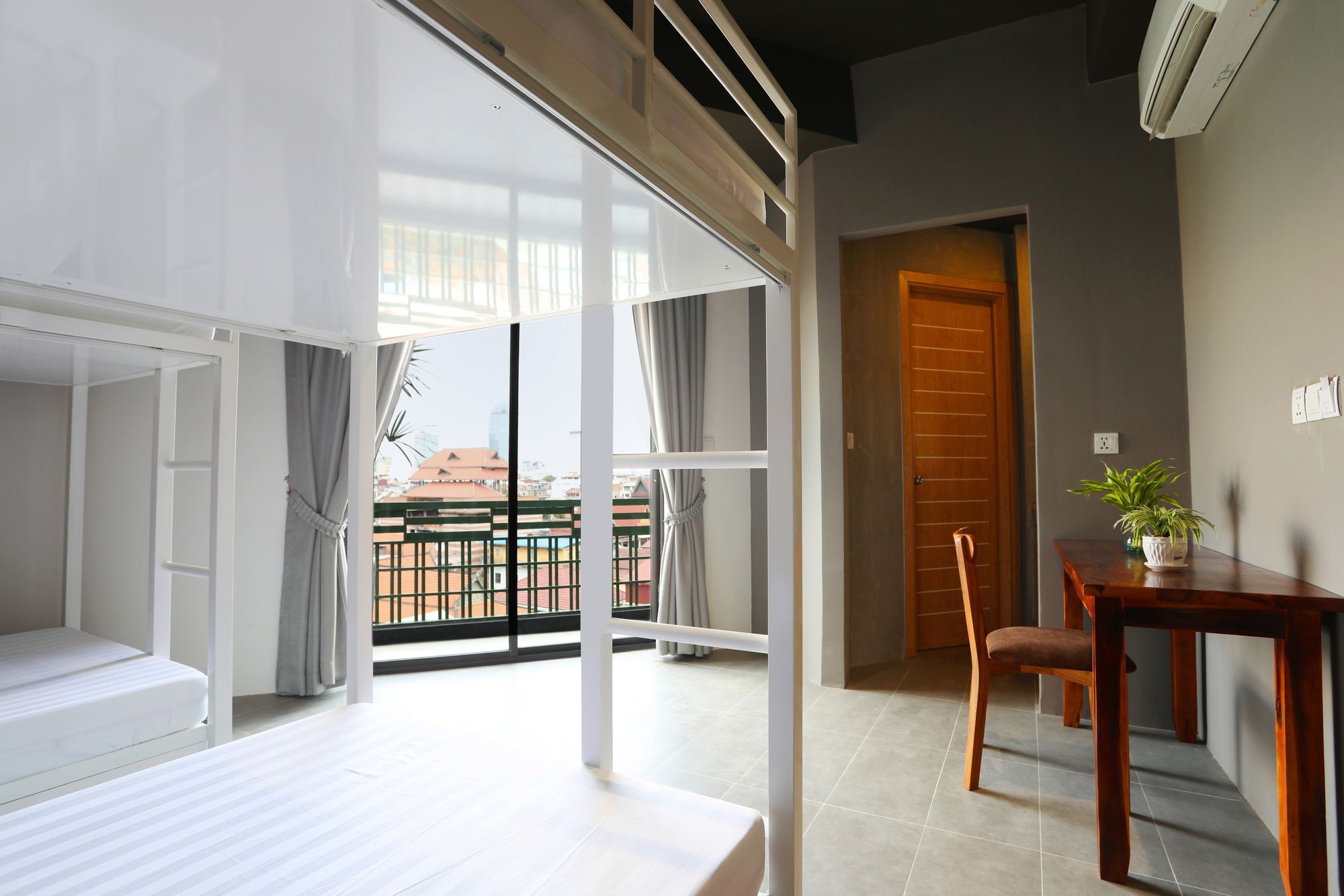 Sky Apartments Riverside - 50M To Royal Palace Phnom Penh Exterior photo